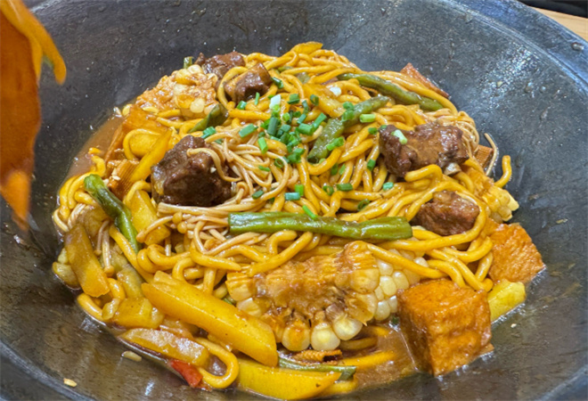 灶二妮鐵鍋燜面加盟