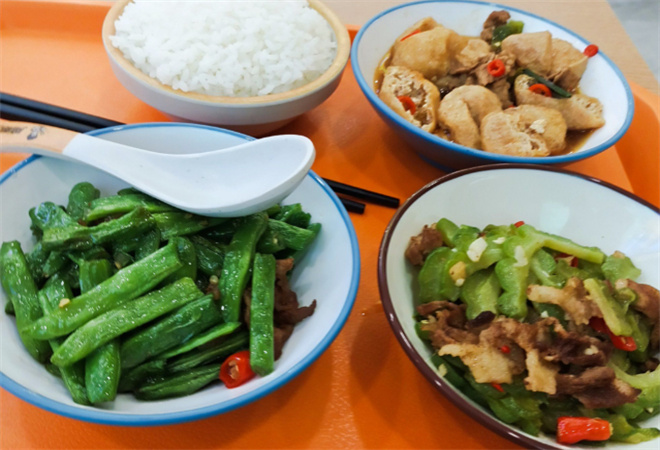 頻膳中式快餐加盟