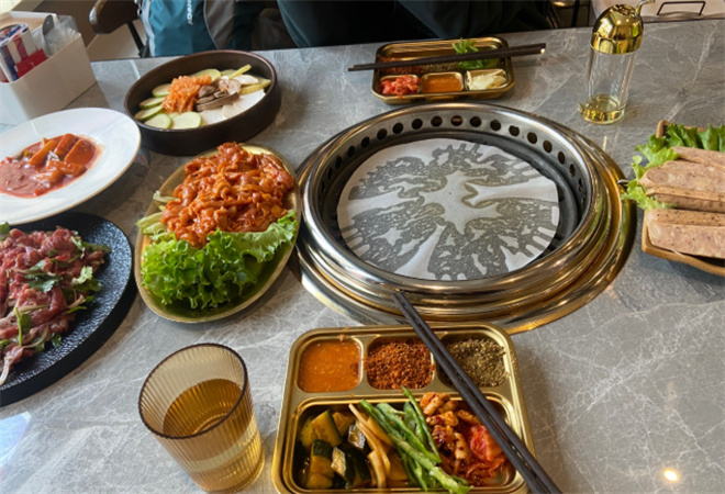 半酒窩朝鮮家庭烤牛肉加盟