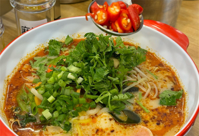 楊玉峰大碗麻辣燙