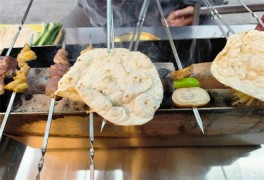 生火火地?cái)傂t子燒烤