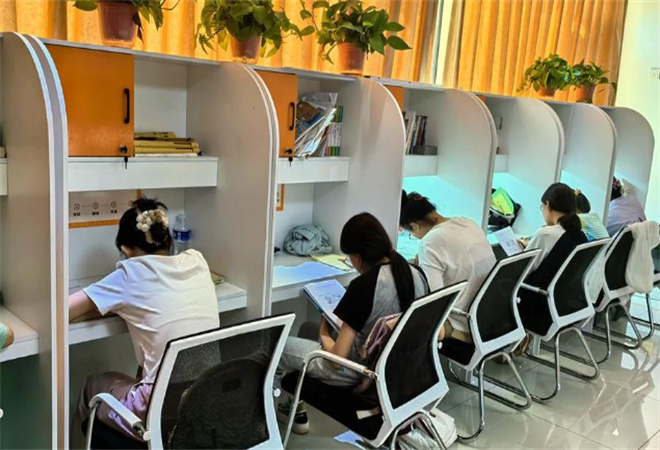 學王書房AI自習室加盟 學王書房AI自習室加盟