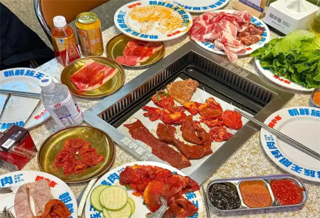 陸小年朝鮮族無限烤肉加盟