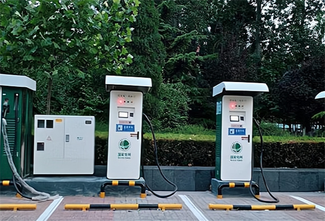 巨電智能充電站