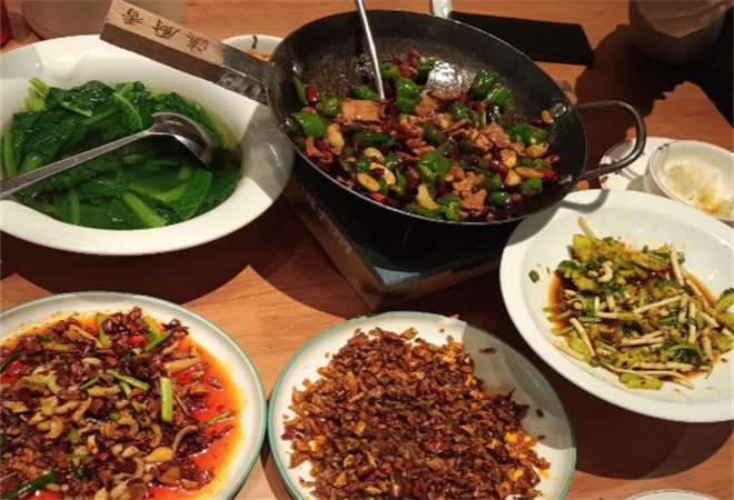 香滇廚辣子炒肉加盟