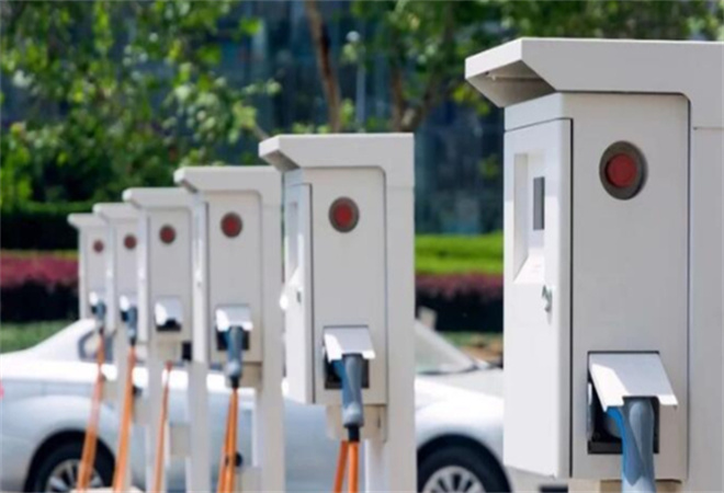 巨電智能充電站