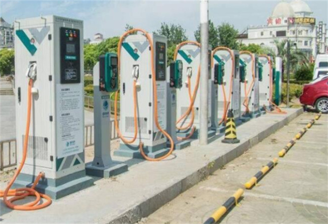 巨電智能充電站