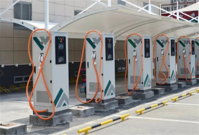 巨電智能充電站