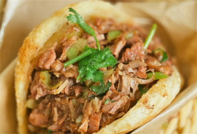 韓四娃雞汁米線燒餅夾肉加盟