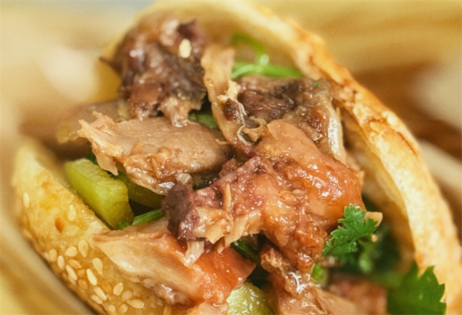 韓四娃雞汁米線燒餅夾肉加盟