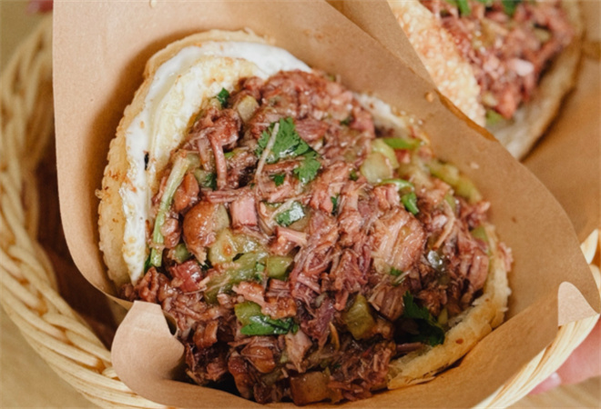 韓四娃雞汁米線燒餅夾肉